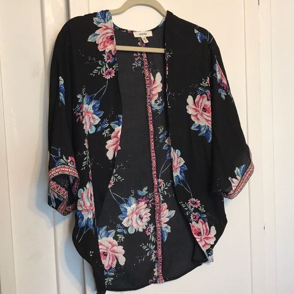 Meraki Tops - Floral Cover-up Top. NWT Kimono